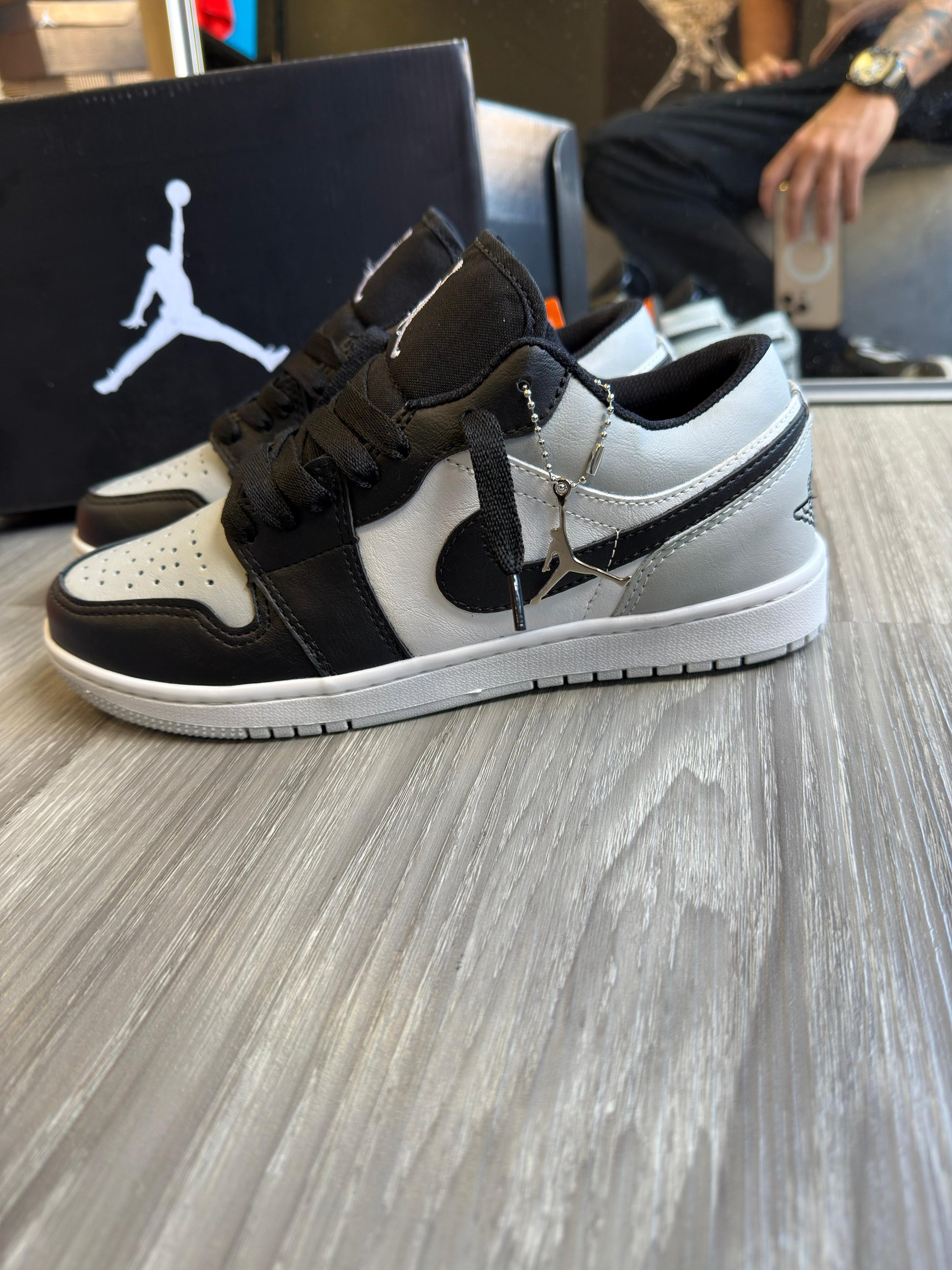 TÊNIS JORDAN LOW