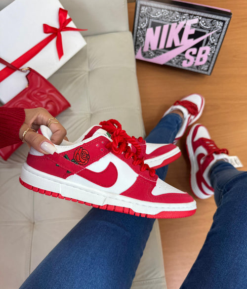 NIKE DUNK LUXO