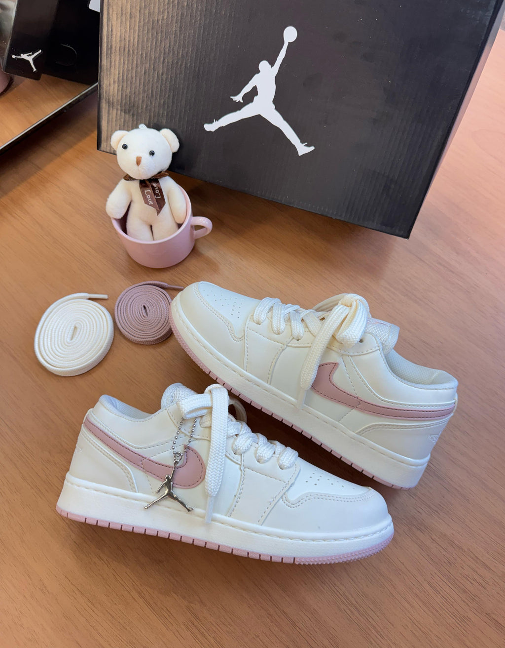 TÊNIS JORDAN LOW